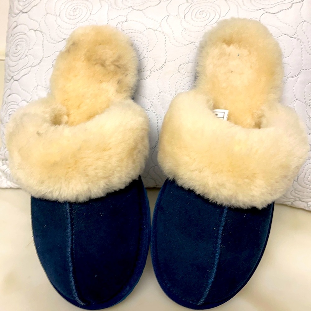Navy suede& lamb fleece lined slides never worn 7